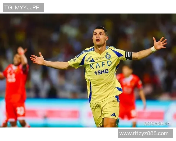 足球明星最新动态揭秘:转会传闻与赛季表现引发球迷热议