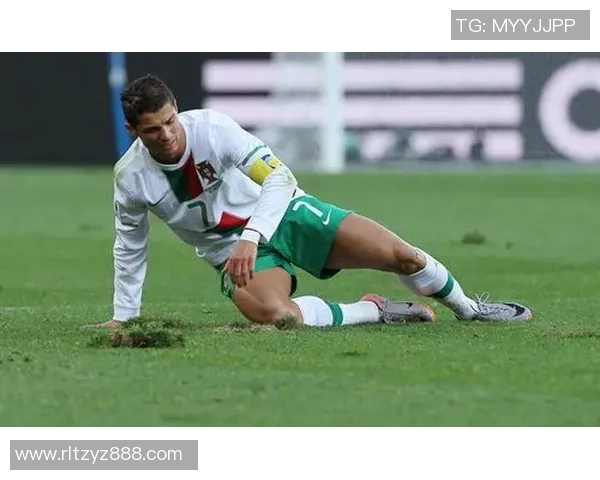 足球明星短裤高清图片展示运动魅力与时尚风采的完美结合