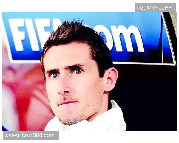 世界足球明星帅气风采大揭秘球场内外的魅力与风格解析 世界足球明星帅气风采大揭秘球场内外的魅力与风格解析