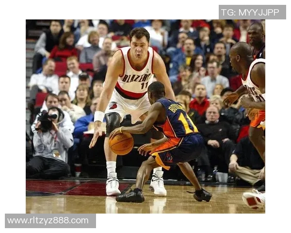 足球明星与NBA偶像的跨界对话与友谊碰撞的精彩瞬间 足球明星与NBA偶像的跨界对话与友谊碰撞的精彩瞬间