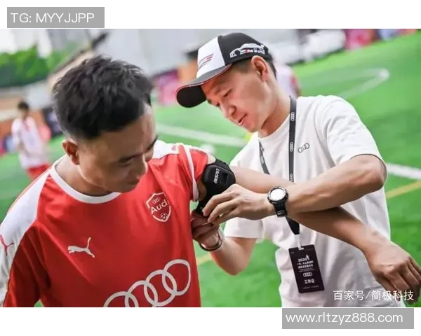 足球明星奔跑姿态如风展现超凡魅力引领运动时尚潮流 足球明星奔跑姿态如风展现超凡魅力引领运动时尚潮流